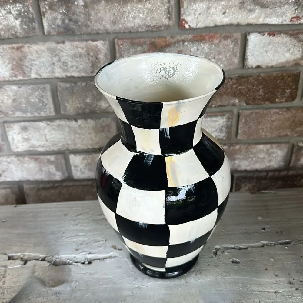 Hand Crafted vase measures